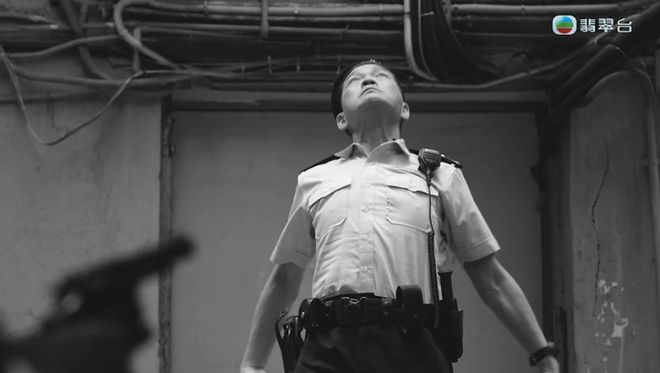 昨晚TVB警匪新剧开播，刚露面就中枪！2月去世的男星首秀！插图1