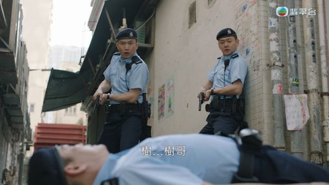 昨晚TVB警匪新剧开播，刚露面就中枪！2月去世的男星首秀！插图2