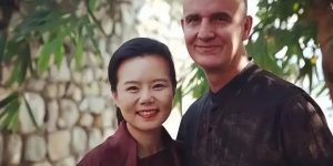 龚琳娜宣布与德国老公离婚，20年婚姻结束，他曾为她写《忐忑》缩略图